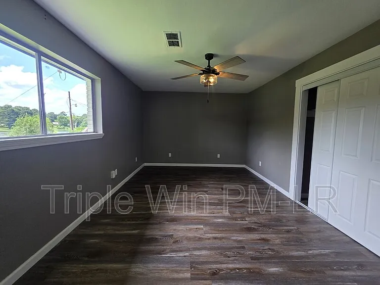 1908 E Lakeview — Photo 20