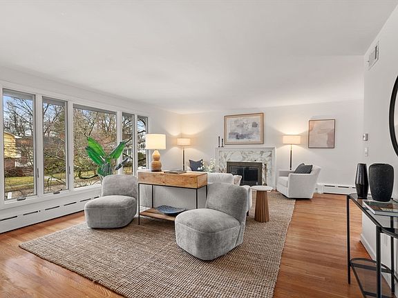 3rd image of 520 Clinton Rd