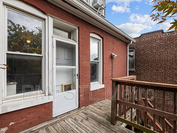 4th image of 4036 Flad Ave Unit 2