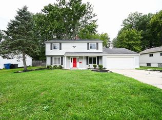 6752 Crestwood Ln, Olmsted Township, OH 44138