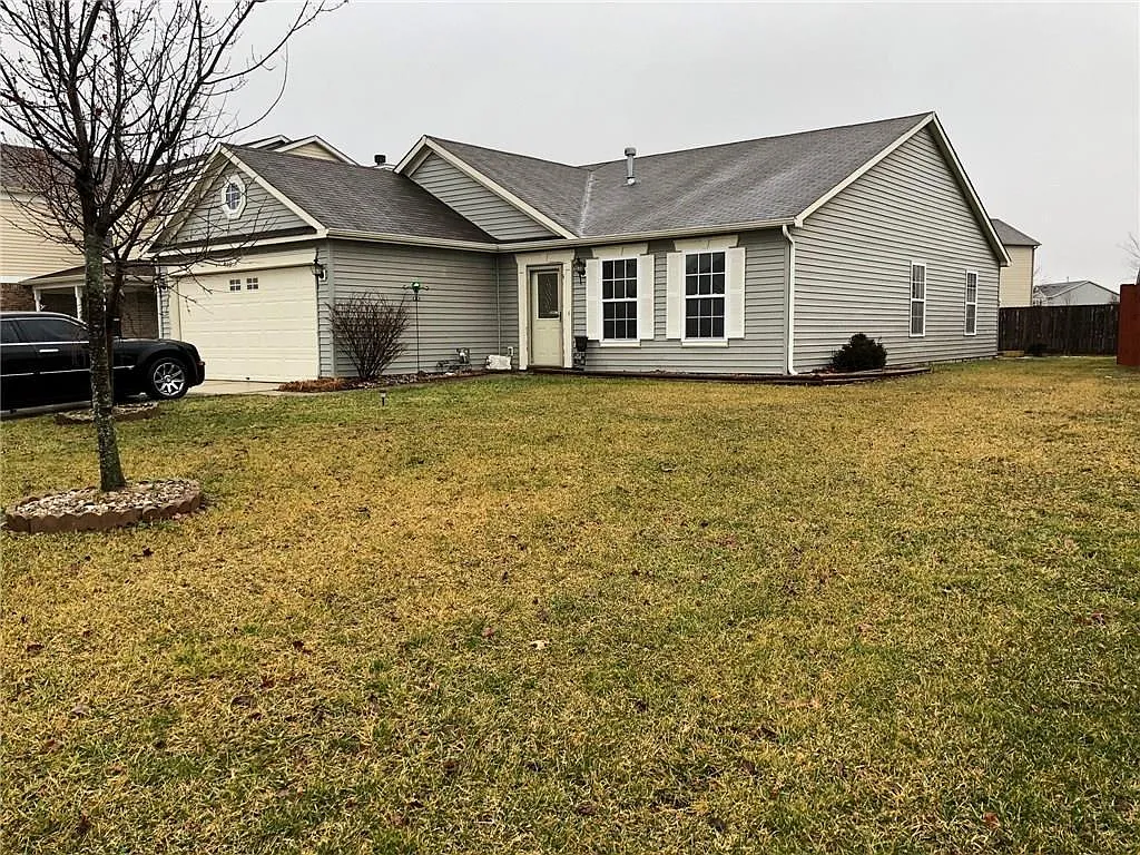 586 Streamside Dr photo 1
