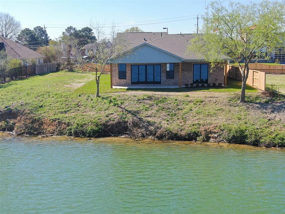 Back porch water front Lake Mija