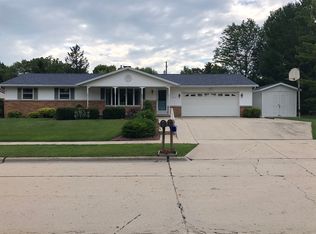 1412 Hubbard Cir, Manitowoc, WI 54220