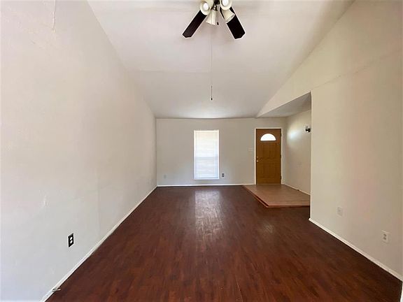 4th image of 615 Stonewall Dr