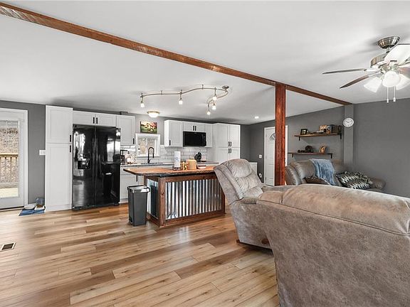 4th image of 38466 Plum Creek Rd