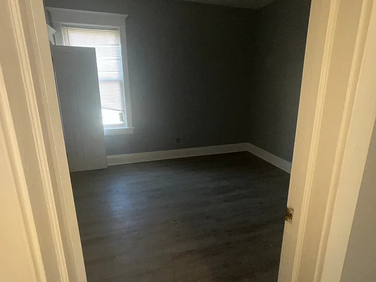 S Emerald Ave — Photo 4