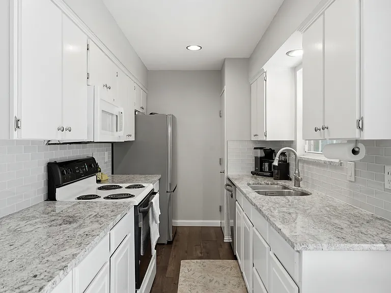 10355 Baronne Cir — Photo 14