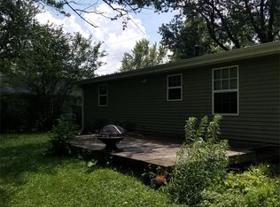 902 N James St, Champaign, IL 61821