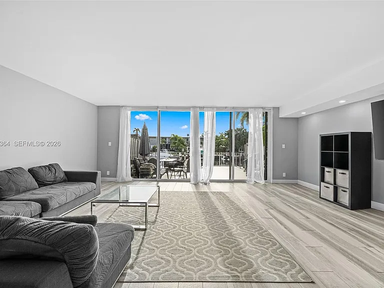 613 NE 26th Ave #613 — Photo 9