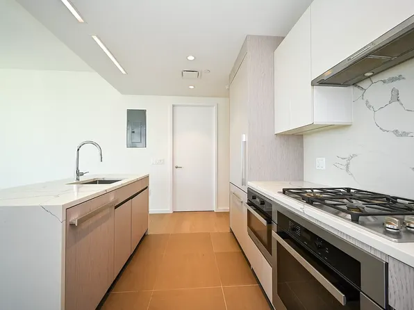 133-27 39th Avenue image 3 of 26