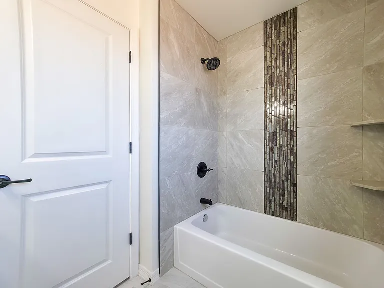 347 E George St — Photo 8