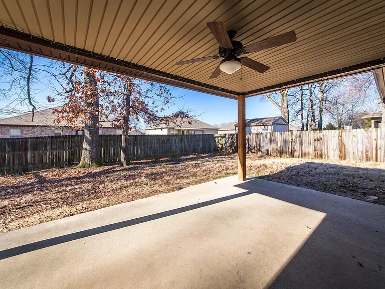 29 Newcastle Dr — Photo 27