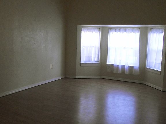3rd image of 2549 NW 36th St
