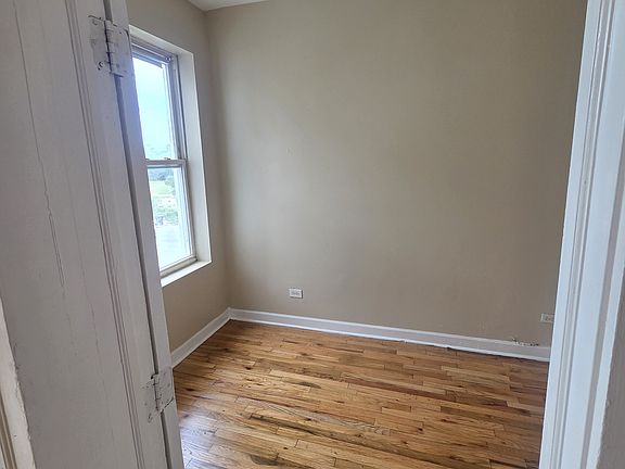 3rd image of 1603 S Avers Ave #2F