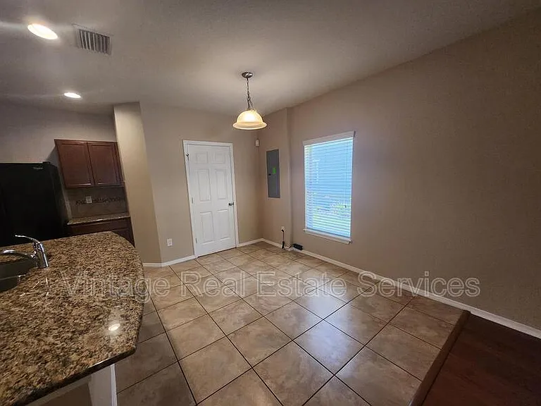 4721 Chatterton Way — Photo 5