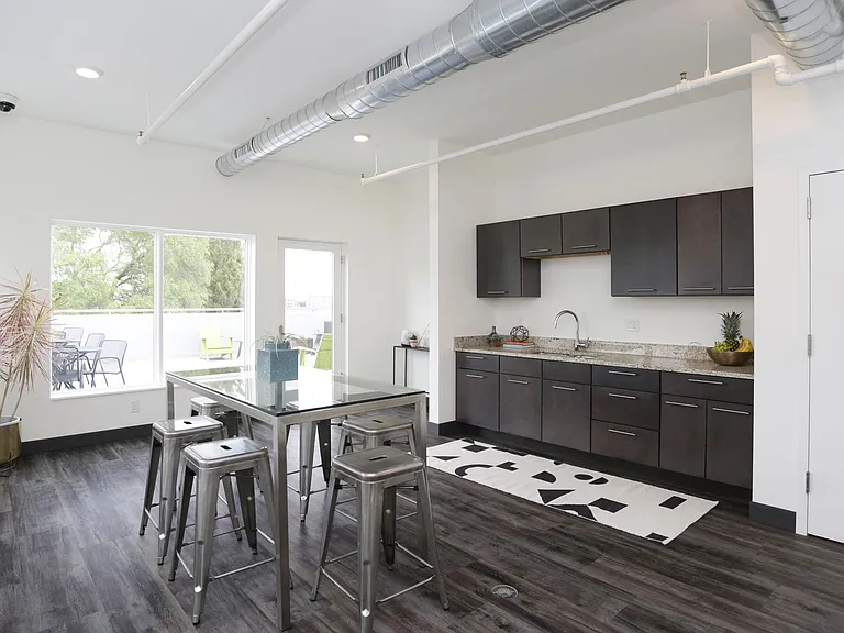 601 Lake Michigan Dr NW — Photo 8
