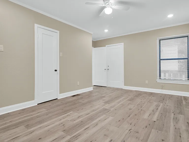 34 W Parnell St — Photo 17