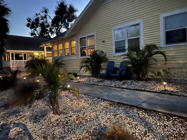 1137 Highland St S — Photo 47