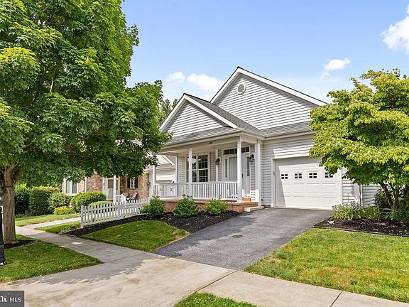 3rd image of 424 Haymarket Ln
