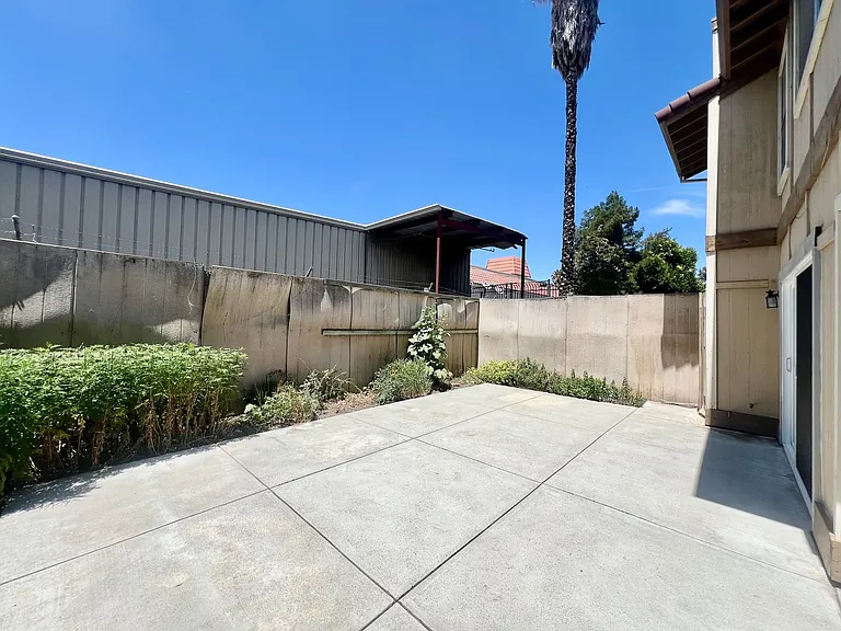 975 Owsley Ave — Photo 22