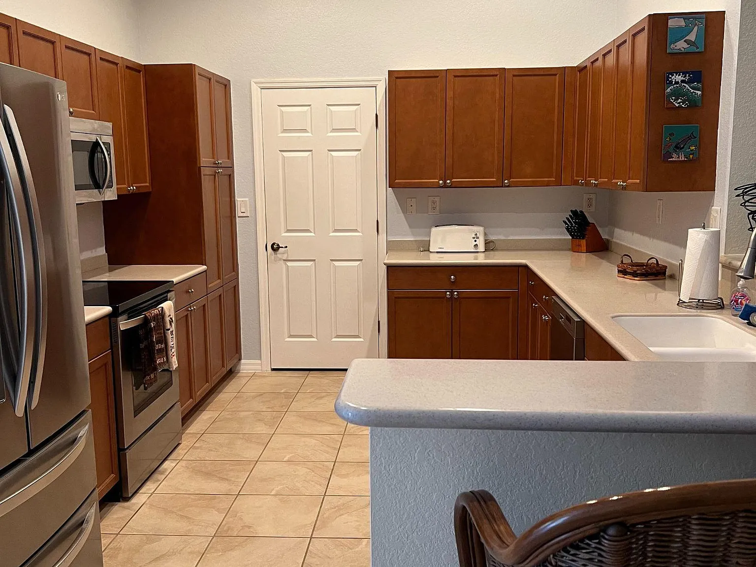 4 bed, 1900 sqft, $6,900 — Photo 3