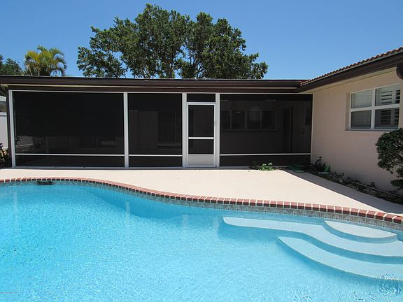 5th image of 47 Yacht Haven Dr