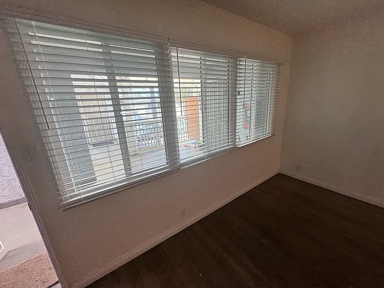 70 Glendora Ave #11 — Photo 6