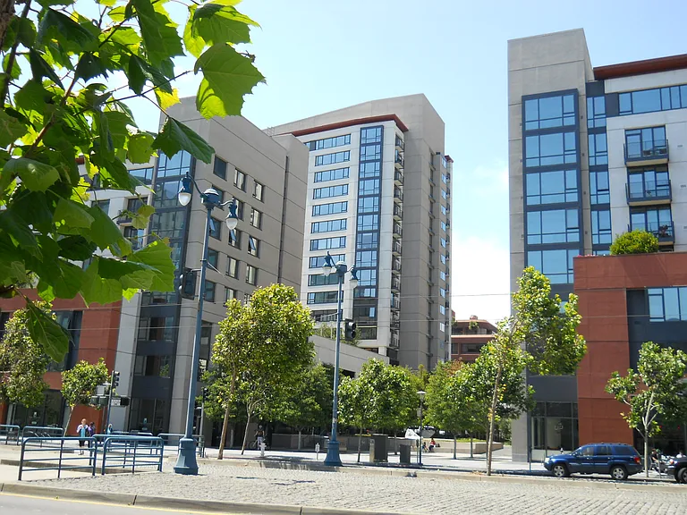 260 King St #1401 — Photo 12