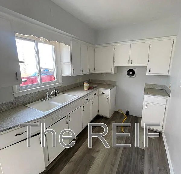 1553 Illinois Ave — Photo 14