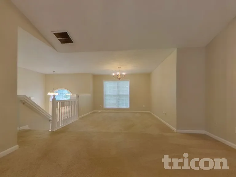 1619 Spring Hill Ct — Photo 3
