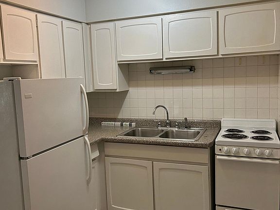 5th image of 420 W Aldine Ave APT 230