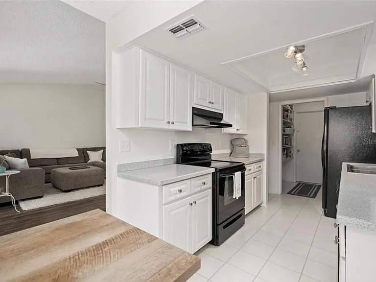 2828 Wesleyan Dr — Photo 9