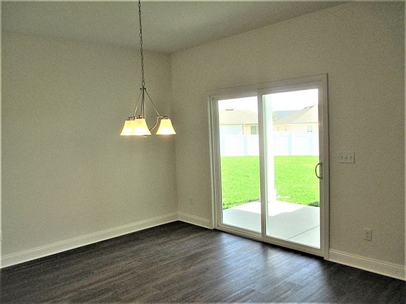 5th image of 902 Sunny Stroll Dr
