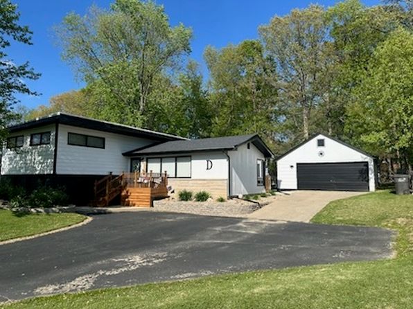 1415 Woodridge Dr, Danville, IL 61832