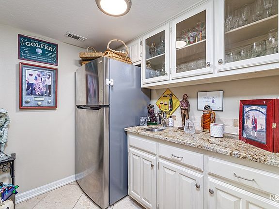 4th image of 5414 Beverly Dr
