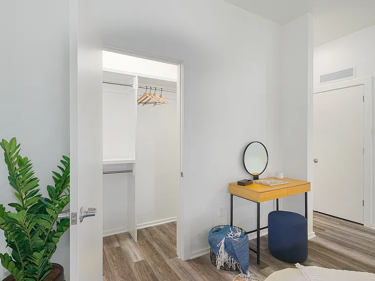 River House Apartments — Photo 7