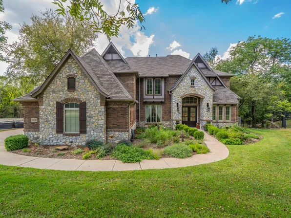 1811 Magic Valley Ln, Cedar Hill, TX 75104