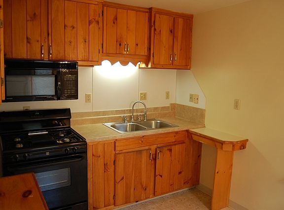 2nd image of 325 Kelsey St