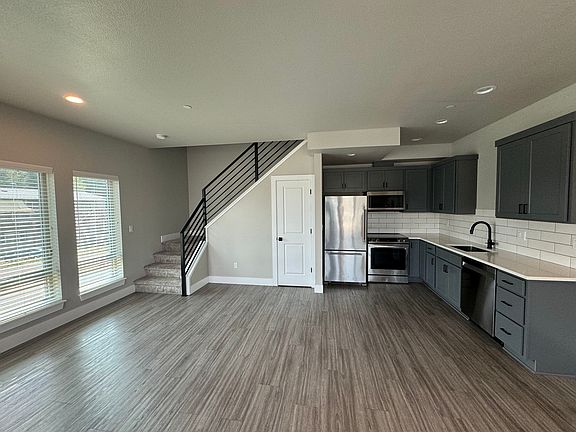 Kitchen & Dining Area