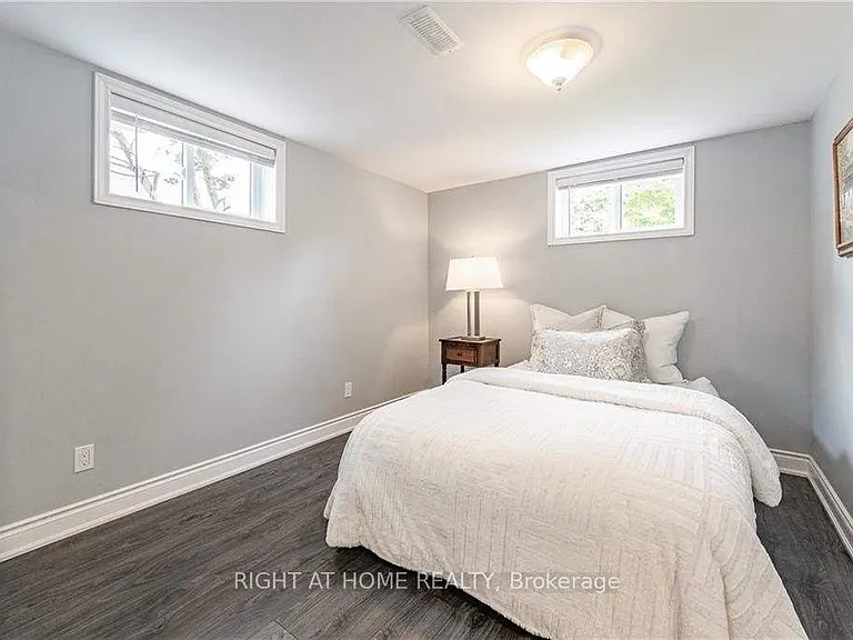 118 Briarwood Cres — Photo 7