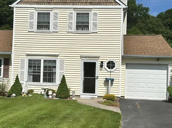 6 Woodchuck Trail, Coram, NY 11727