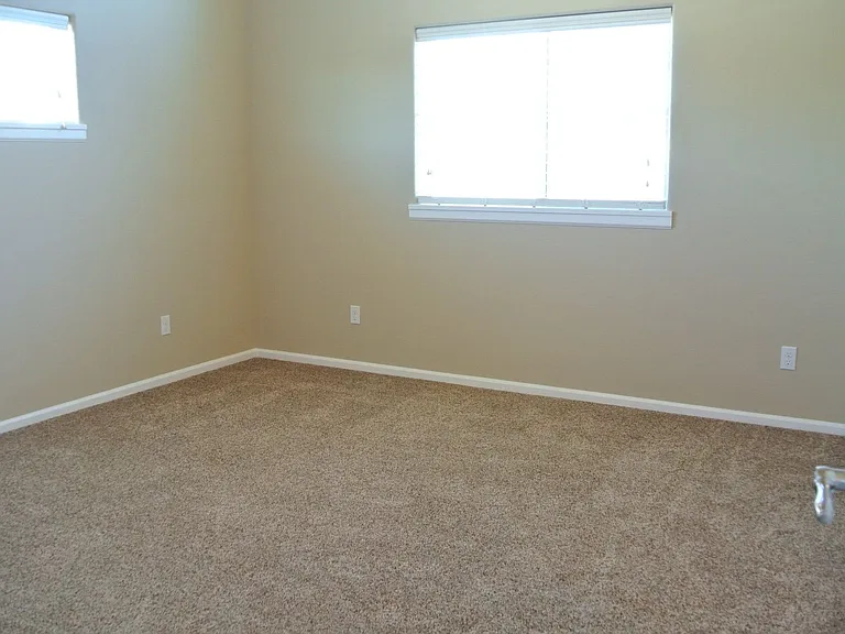 2620 Newton St — Photo 17