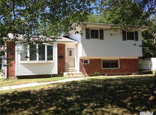 200 W 22nd St, Deer Park, NY 11729