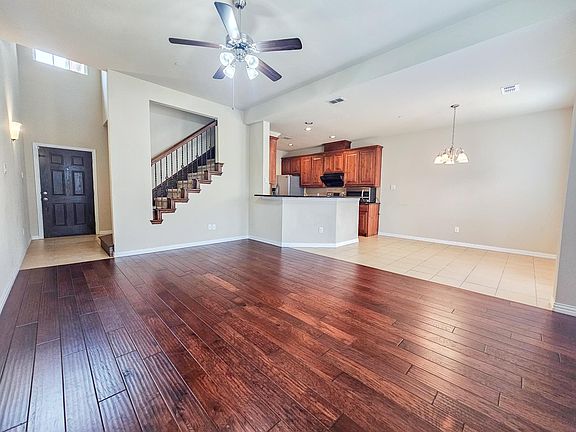 4th image of 254 Barrington Ln