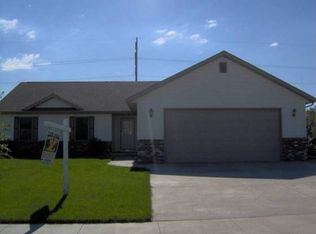 421 Bittersweet Ln, Waupun, WI 53963
