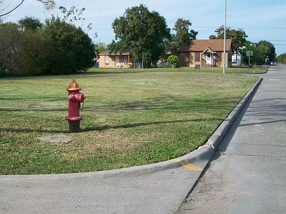 2nd image of 709 8th Ave N