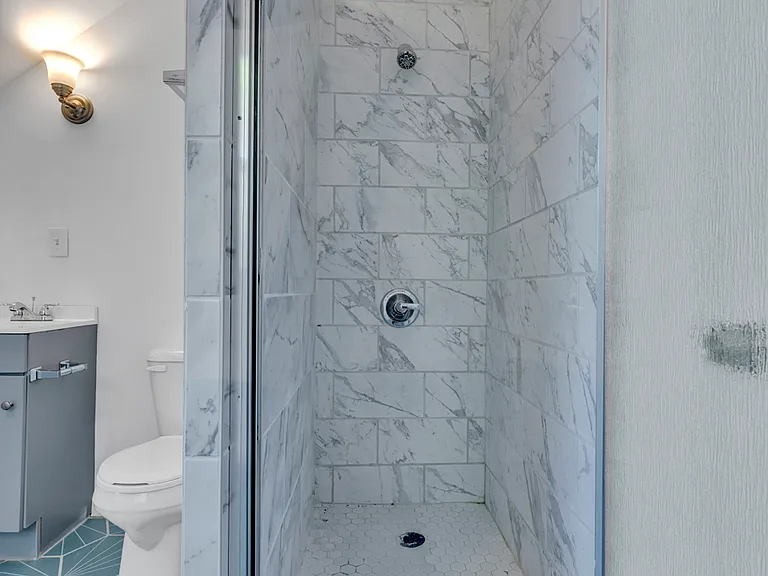 2348 Court R — Photo 22