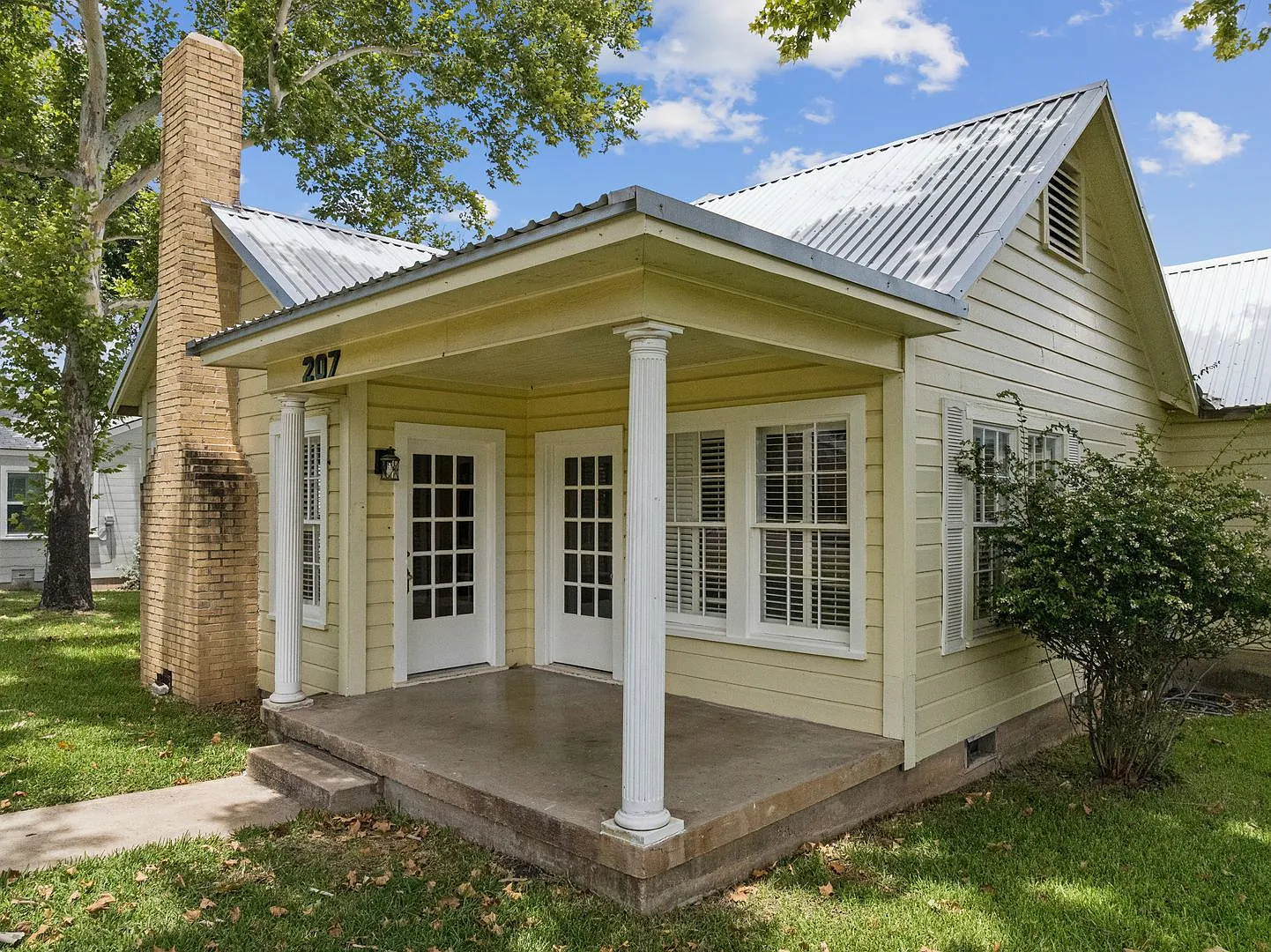 3/2 Remodeled Home in Lampasas — Photo 3