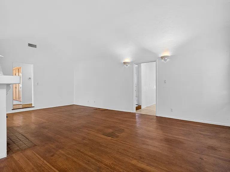 122 E Linda Vista Ave — Photo 4