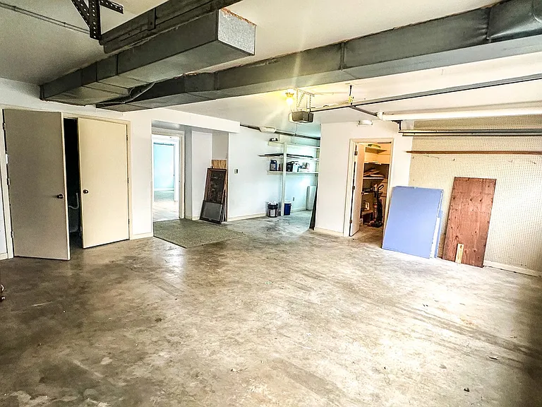 713 Tenikat St — Photo 38